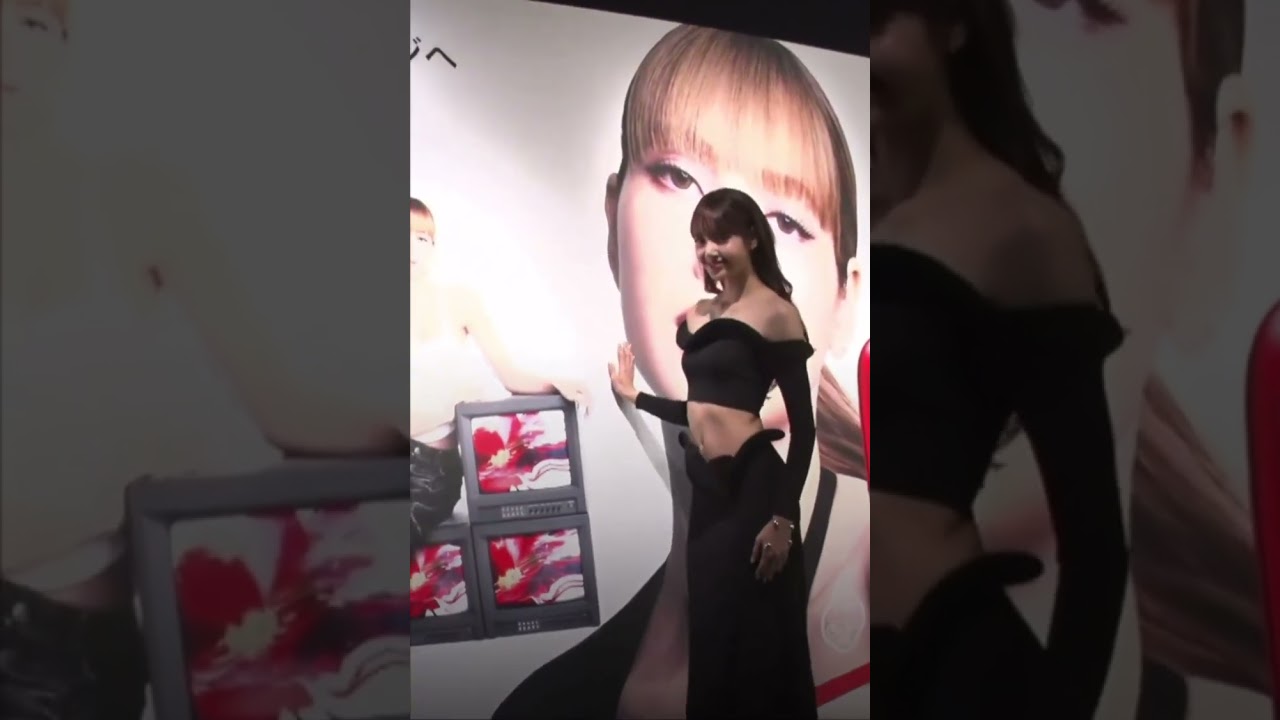 #LISA проводит экскурсию по временному магазину ULTIMUNE в Токио 🇯🇵😻