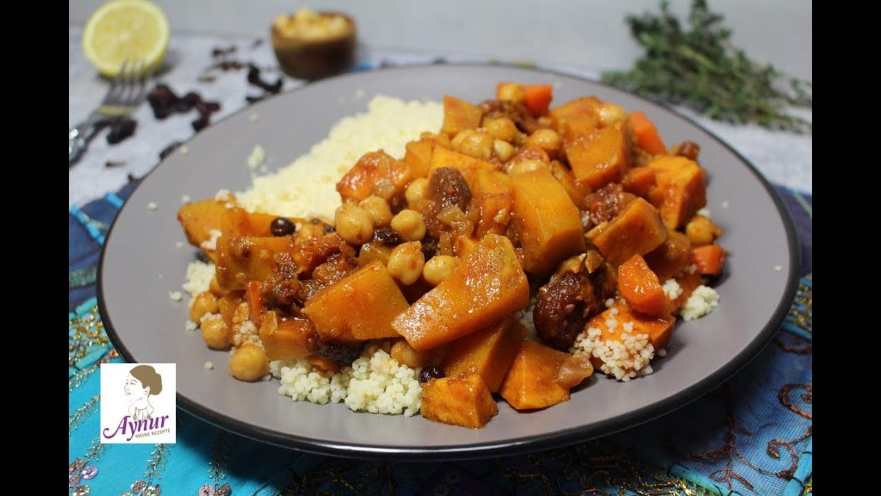 Orientalisches Gemüse Pfanne mit Kürbis Süßkartoffeln, Kichererbsen auf Kuskus I VEGAN
