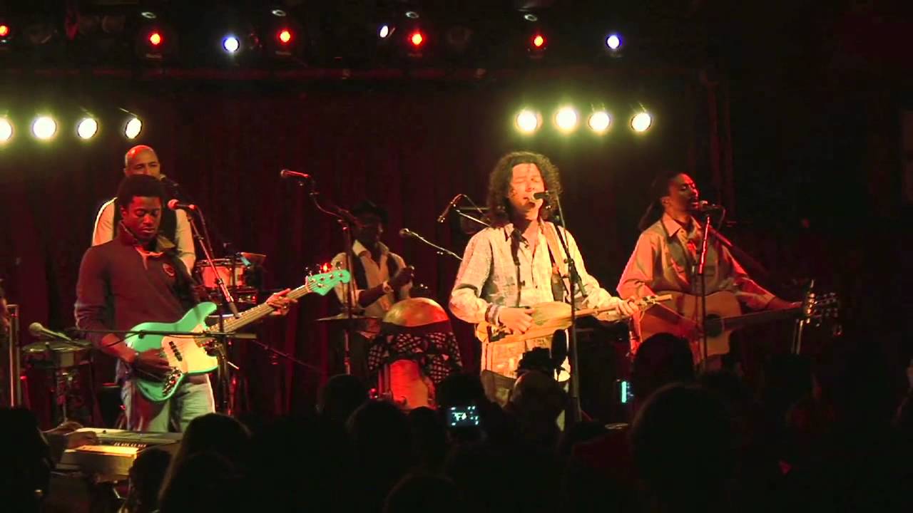 Aziz Sahmaoui & University of Gnawa - Salabati Live at Cabaret Sauvage