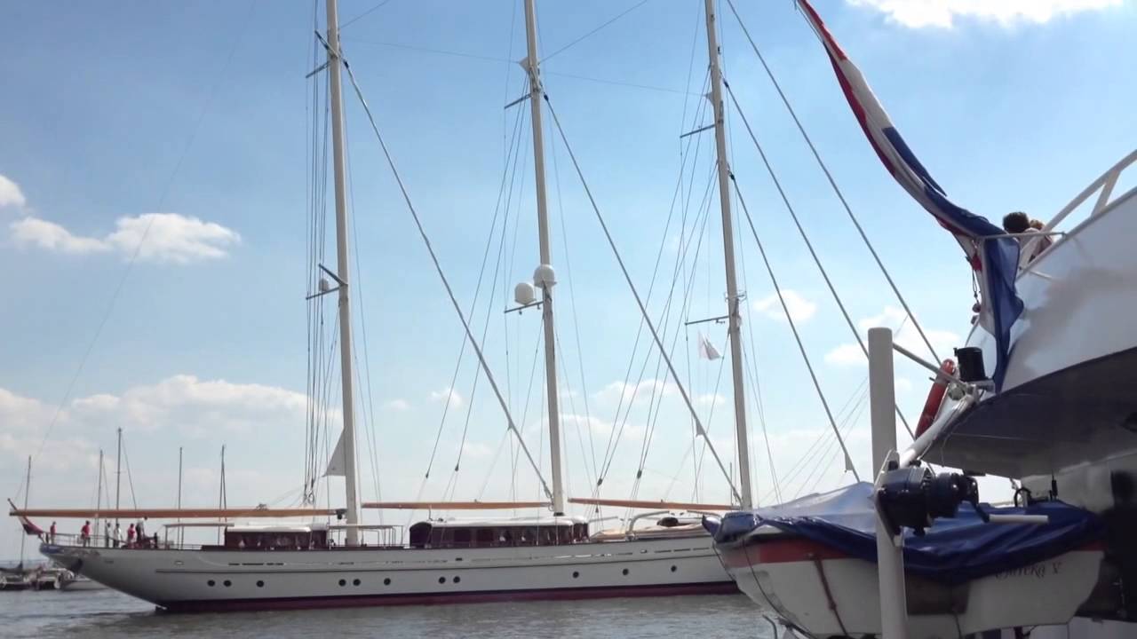 Mikhail S. Vorontsov leaves the harbor. (discovery)