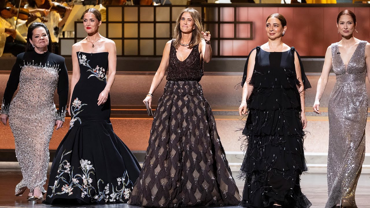 Oscars: Bridesmaids Cast REUNITES for 15th Anniversary!