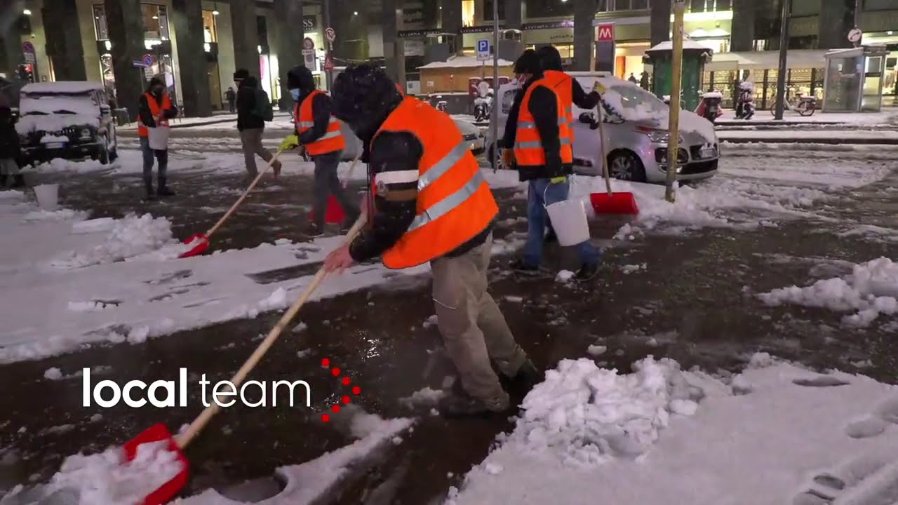 Milano, la nevicata del 28 dicembre 2020: le immagini da Piazza San Babila