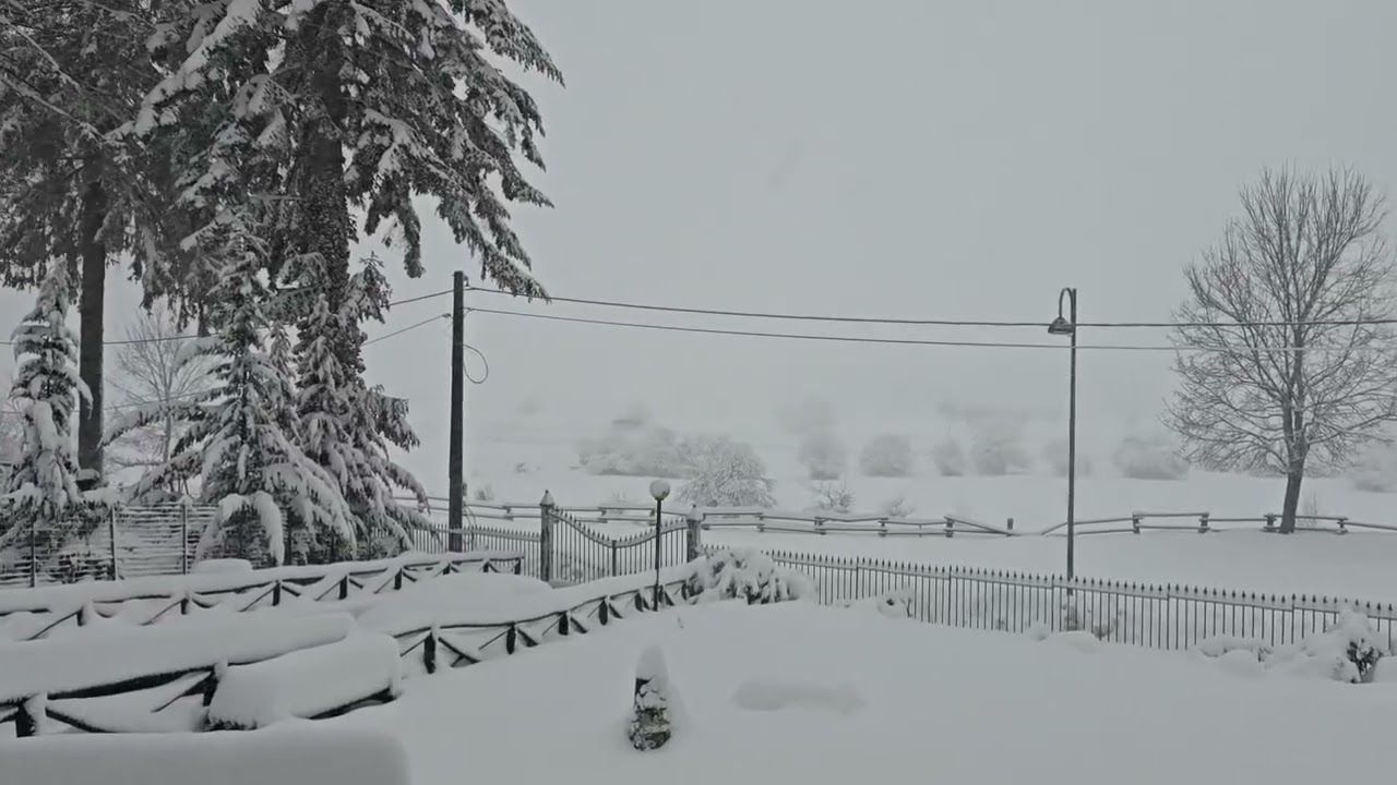 Lago Laceno in Campania fa il pieno di neve - Sud Italia sotto forti nevicate