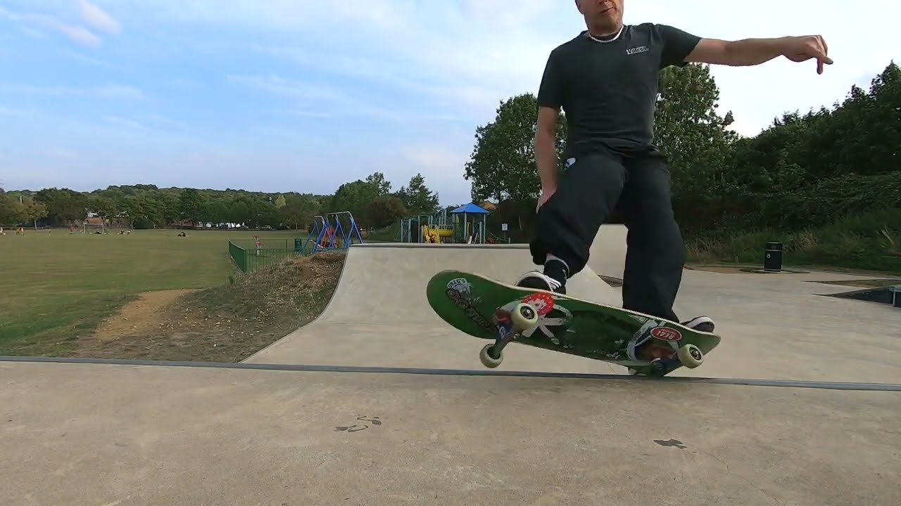 Sandy skatepark Uk  little mini ramp trick sk8 line