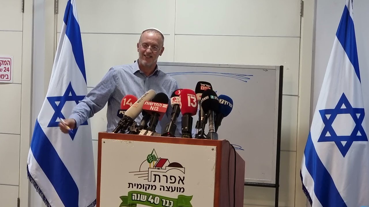 Bereaved father and husband Rabbi Leo Dee