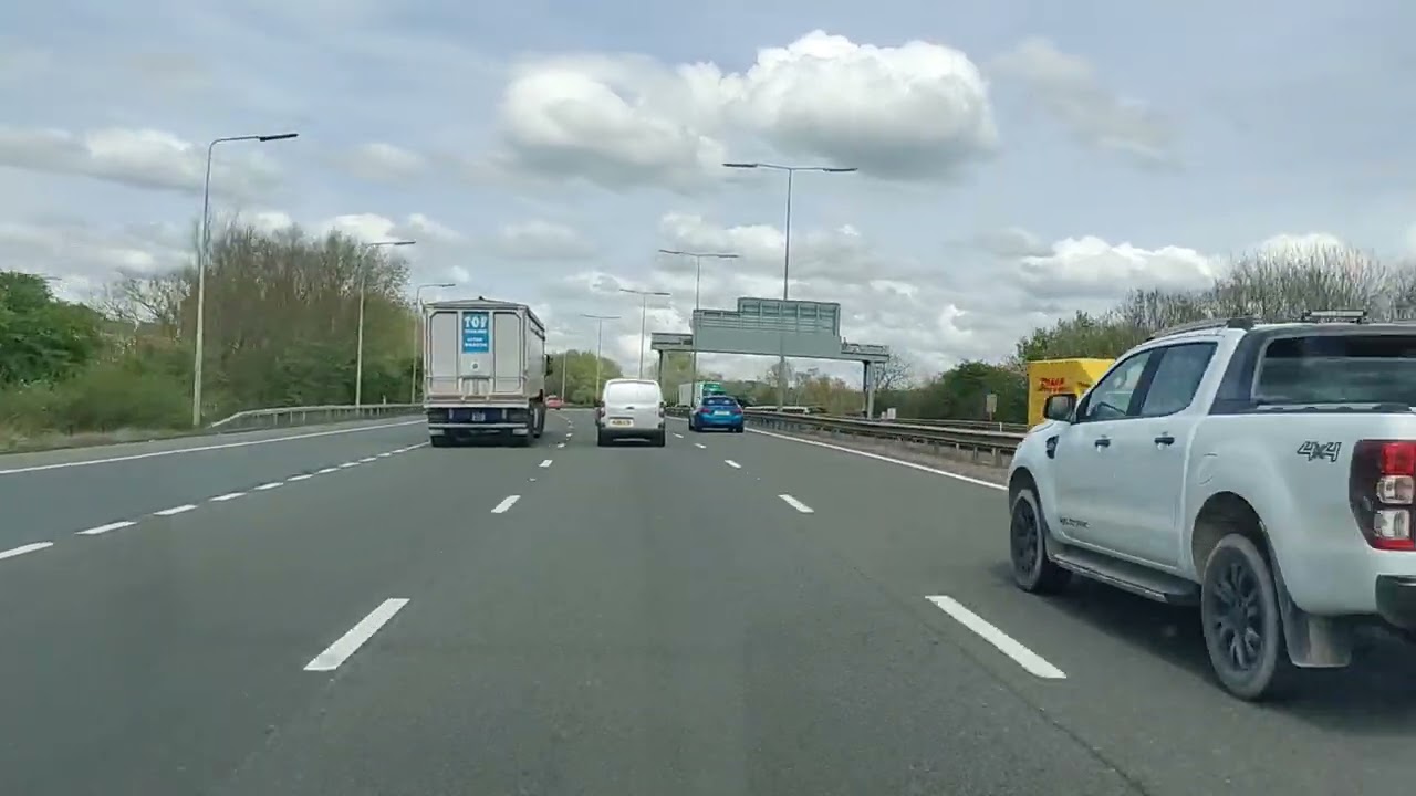 M25 jtc. 23/A1 (M) jtc. 1 to Welwyn Garden City AL7 140422