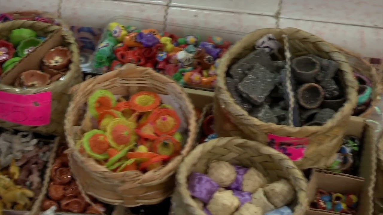 Vendedora de figuras para nacimiento continúa con tradición familiar