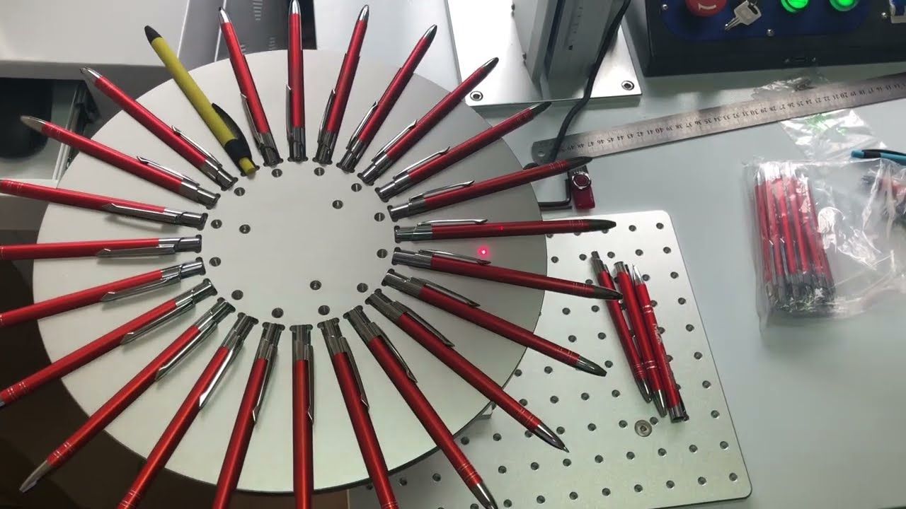 Indual | Technika Laserowa | Prezentacja znakowarki laserowej Fiber z obrotnicą stołową