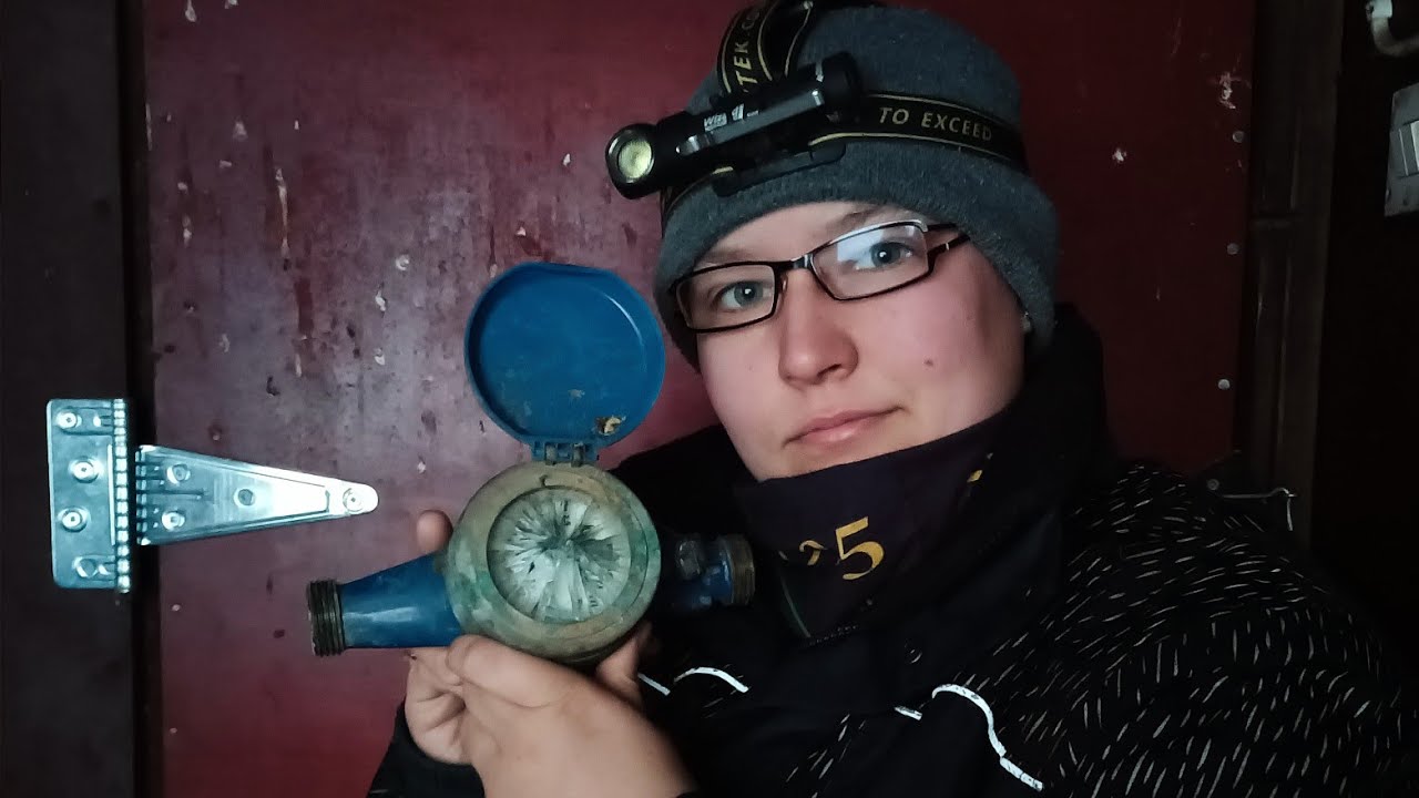 Kaapelia ja vesiputkiliitoksen vuoto