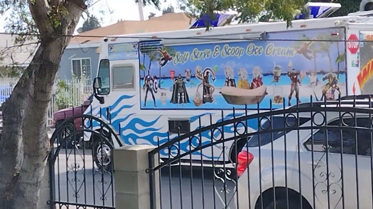 I FOUND A ICE CREAM TRUCK THAT PLAYS HELLO PICNIC SONG WITH SOME DECORATIONS 🍦🎶!!!!!!