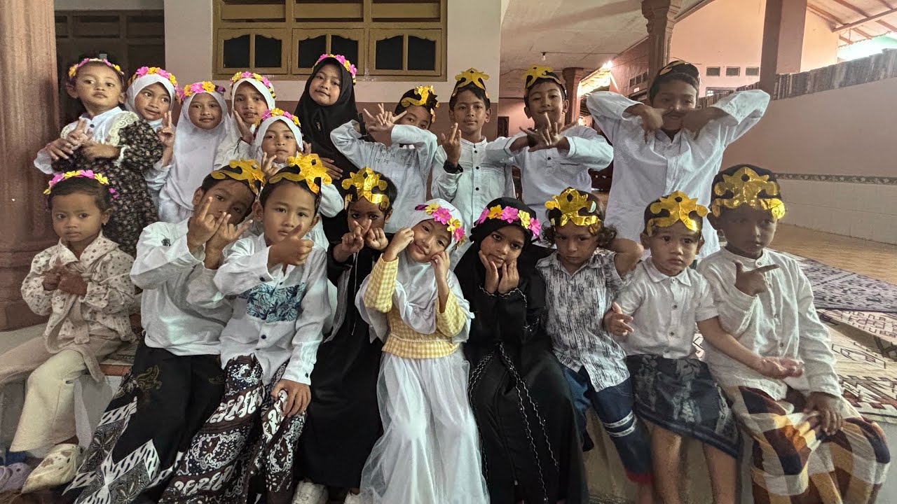 Penampilan dzurriyyah Bani Manshur di haflah ikhtibar ke-32 PPS. Al Kaukabuddurri 1447/2026