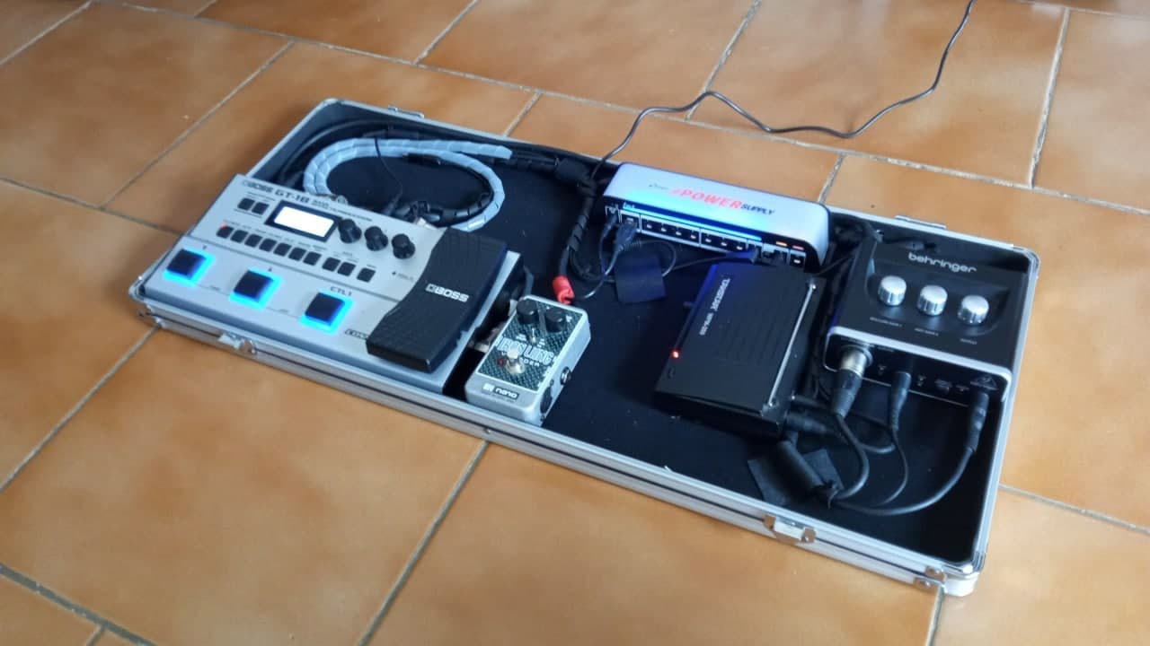 Stagg UPC 688 - Estuche para pedales de efectos / flightcase / hardcase - RECOMENDABLE!!!