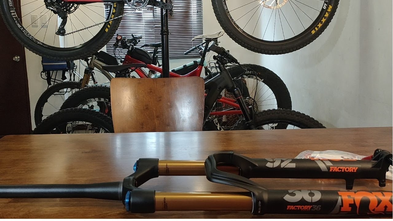 Unboxing: Fox 36 Float 170mm travel Grip2, kashima coating, Boost