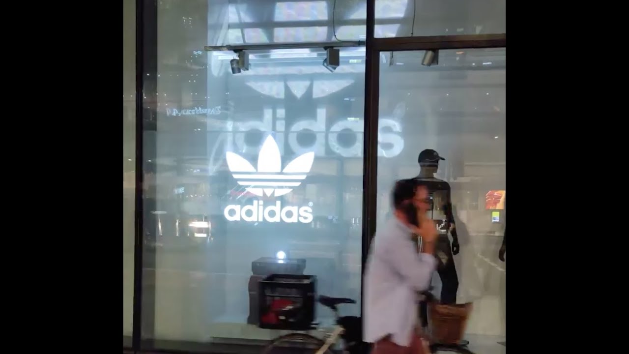 ScenePlay UK - Projected Window Displays