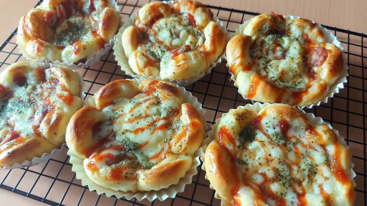 Flower-Shaped Sausage Bread | Roti Sosis Bentuk Bunga