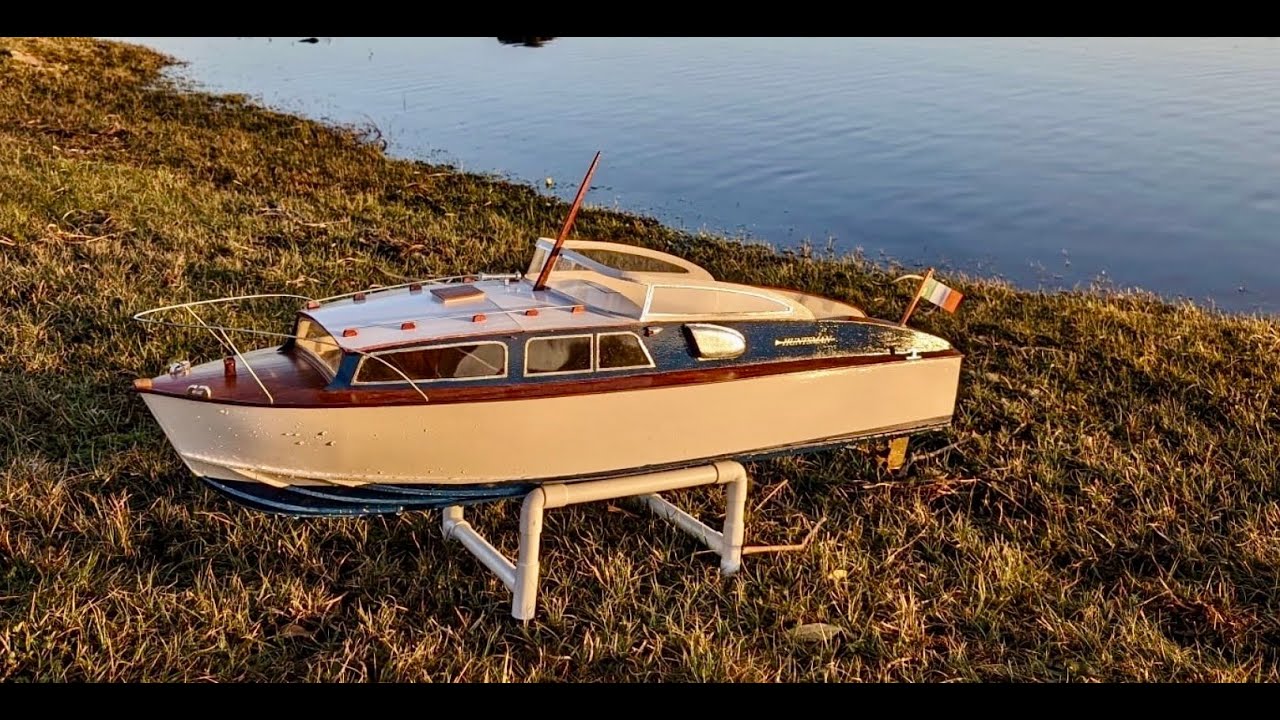 Fairey Huntsman 28ft RC Model Boat Build and first sea trial