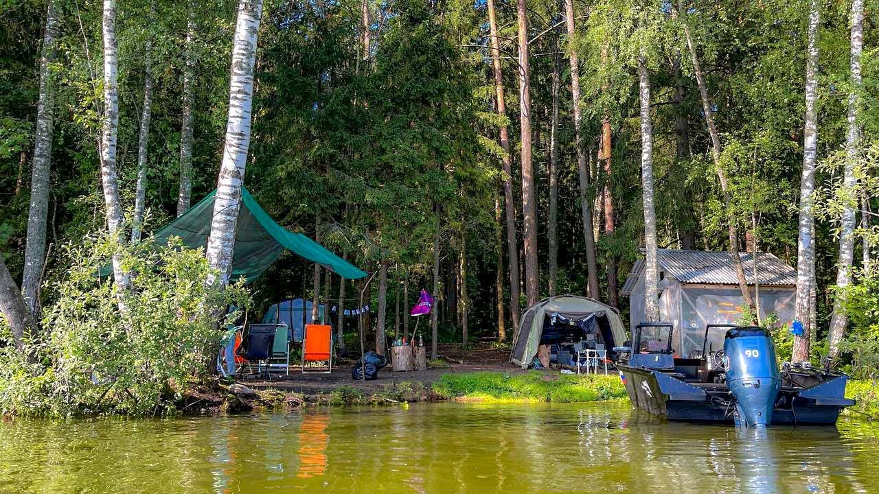 Три дня в шикарном месте. Ночую в лодке. Первые впечатления от катера.  Рыбалка и отдых на природе.