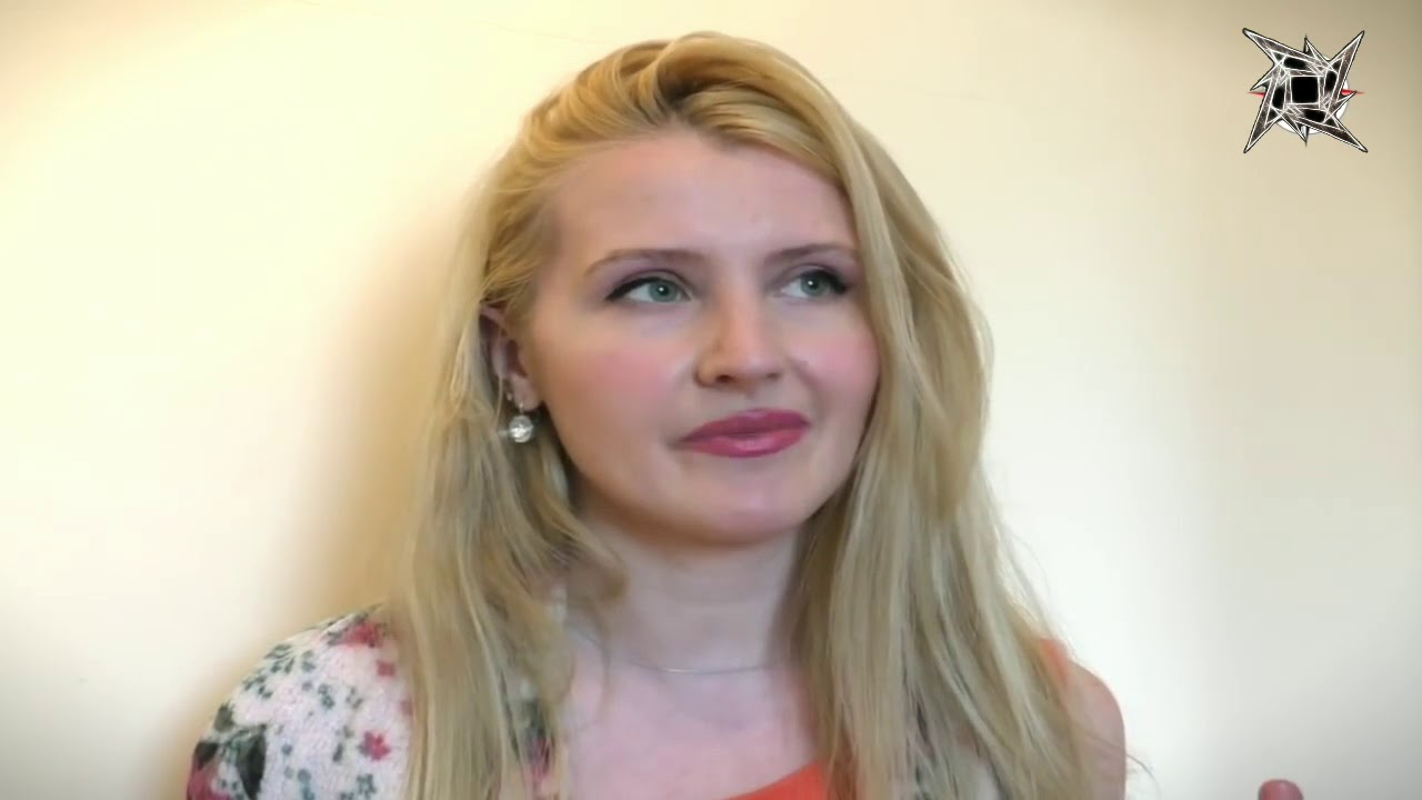 foreigner girl try speaking hindi |