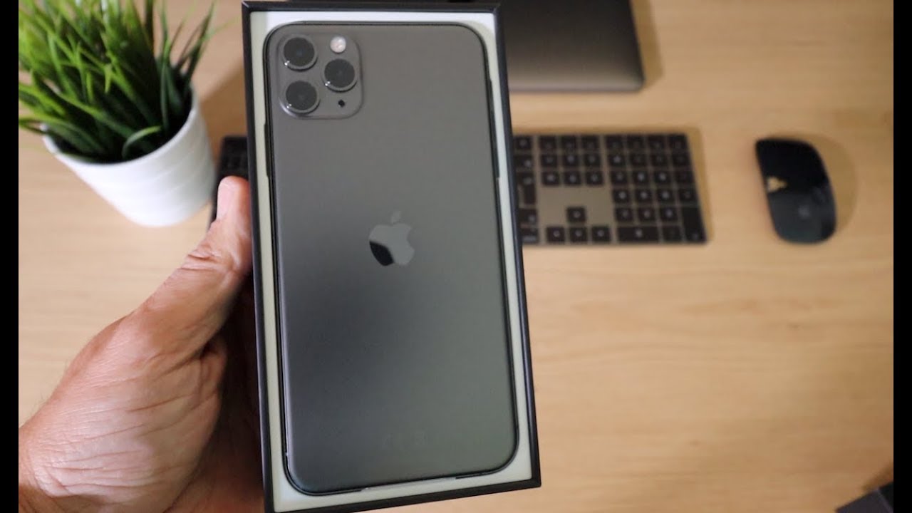 iPhone 11 Pro Max Space Grey unboxing and first look