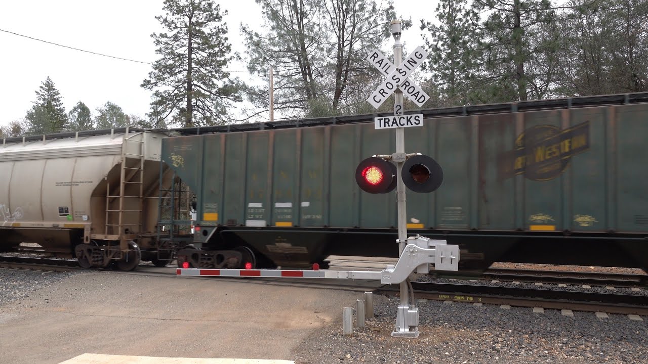 UP 6827 Grain Train East, Chubb Rd. Railroad Crossing, Auburn CA