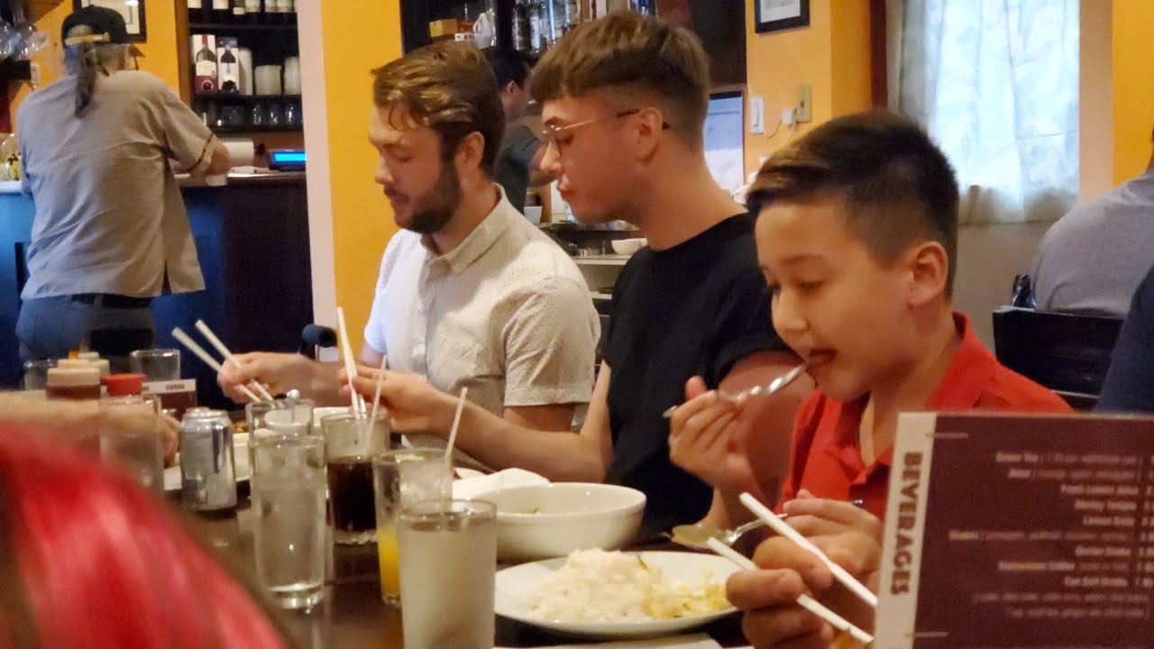Makan Bersama keluarga Suami.
Adik, Abang & Mertua.