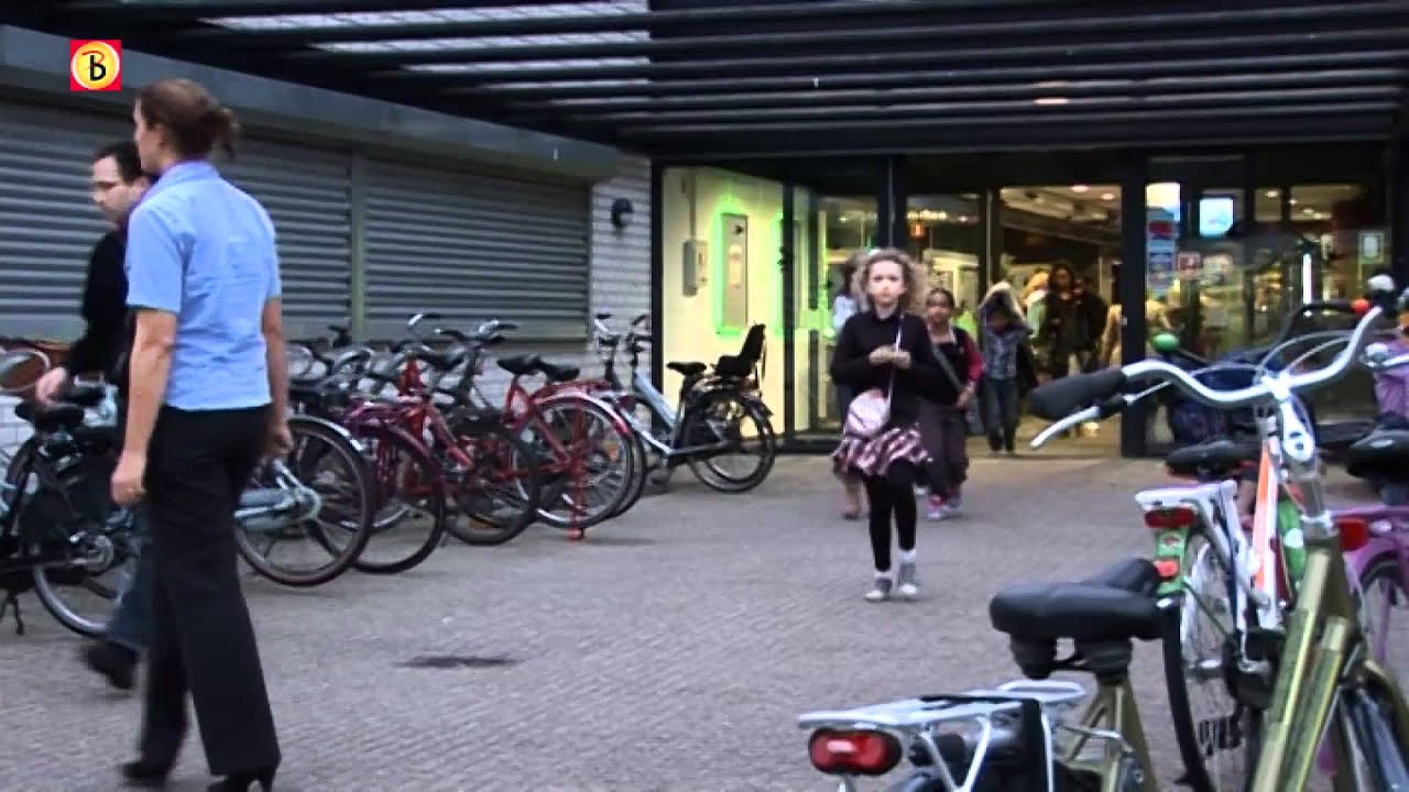 Ongeluk in zwembad Reeshof in Tilburg, baby zwaargewond