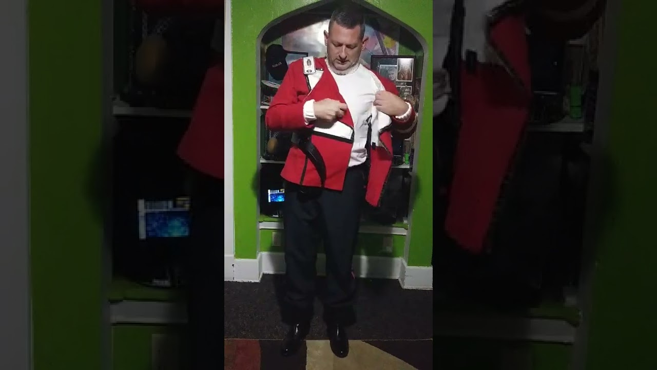 Версия капитана Maroon из Star Trek Monster