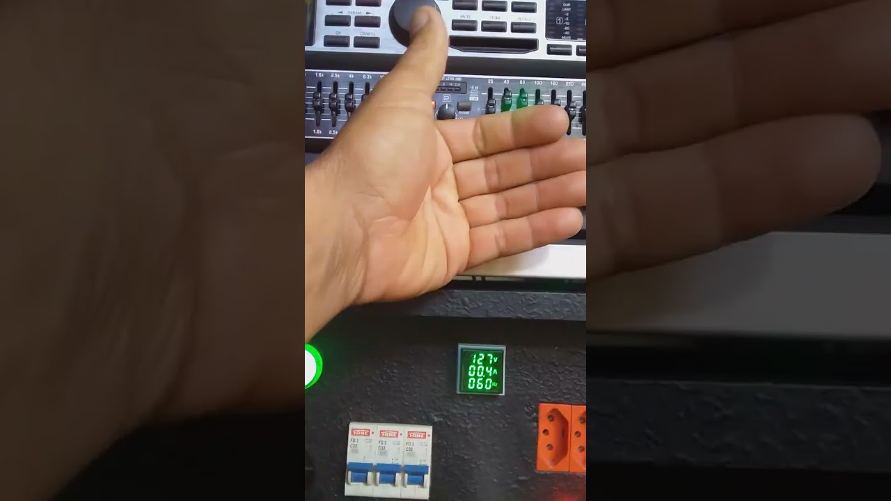 DBX PA2 COM O EQUALIZADOR DIGITAL.