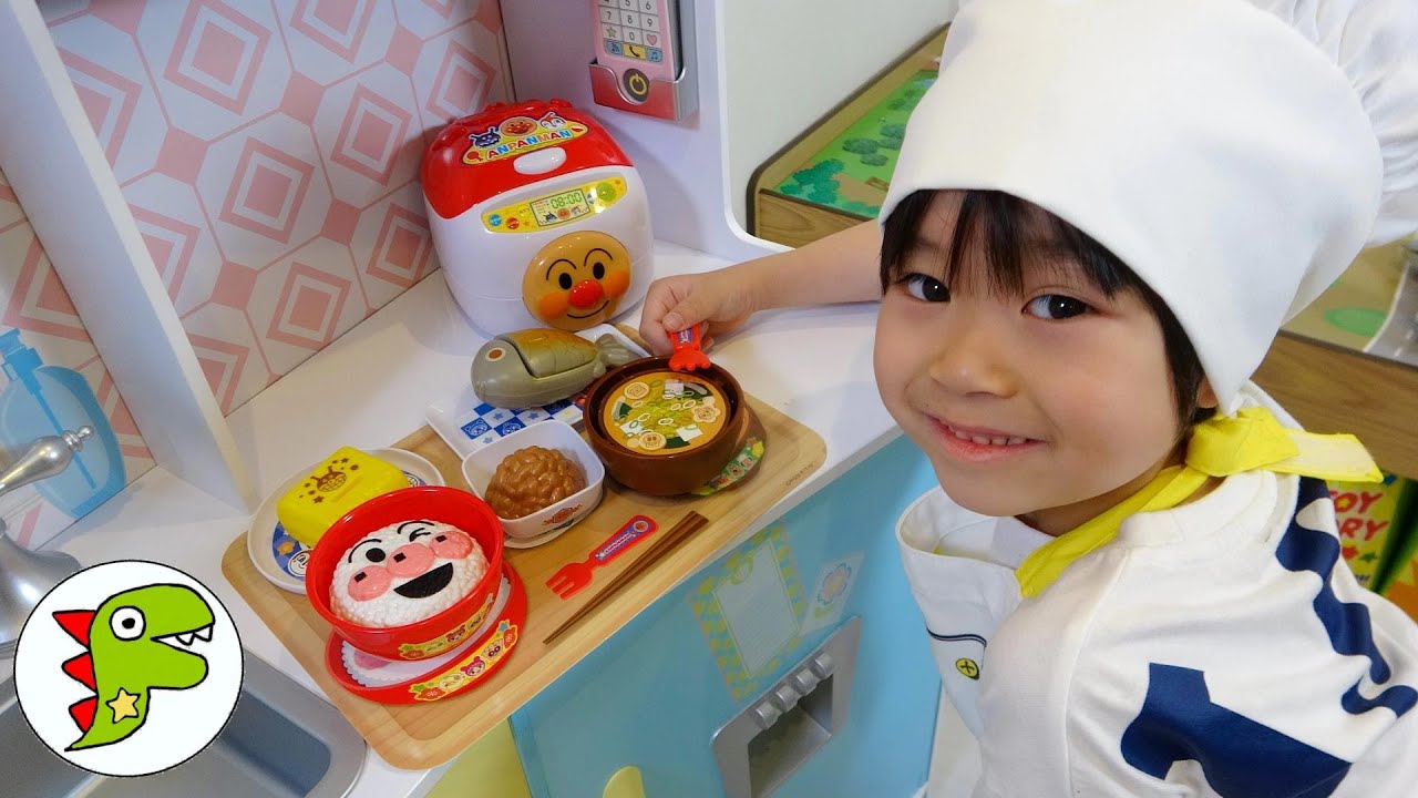 レオくんがおうちでクッキング！キッチンでサカナをやいたりごはんをたくよ！ トイキッズ