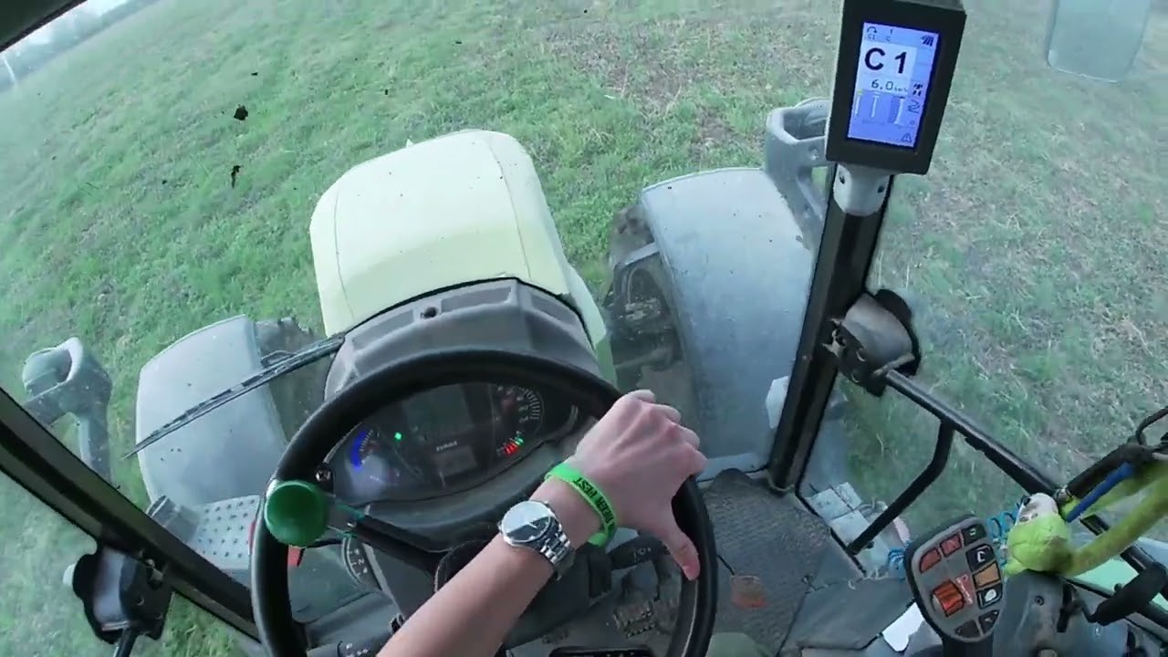 CAB VIEW CLAAS ARION 460 + ERPICE PER PRATO
