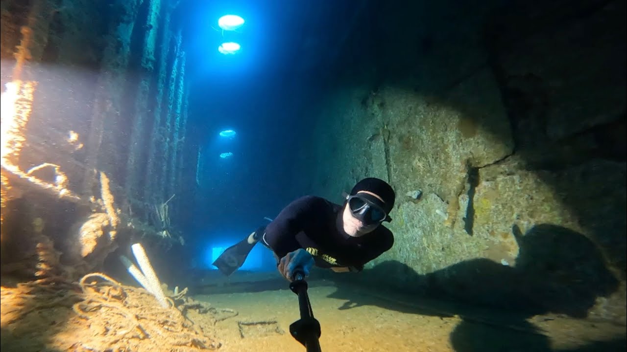 Freedive into Hilma Hooker - with Carlos Coste - Bonaire