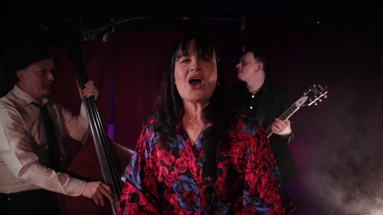 Tuula Amberla - Anna äiti puhaltaa