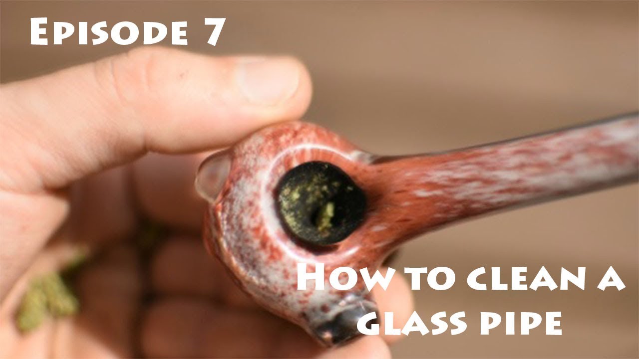 How to clean a glass pipe