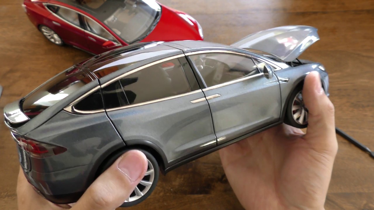 Tesla Model X Scale Model 1:18 Midnight Silver weight, Spoiler, and Commentary