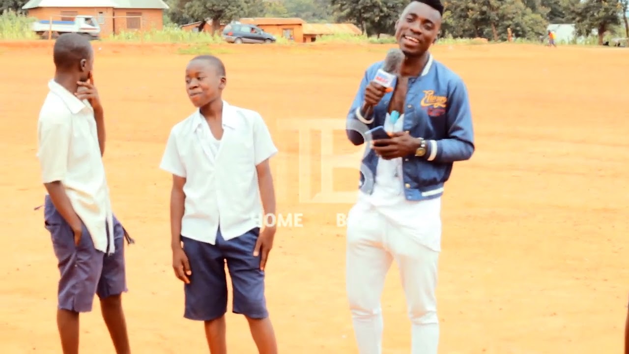 MWANAFUNZI ANAKATA KIUNO KAMA FENI KIBIRIZI KIGOMA