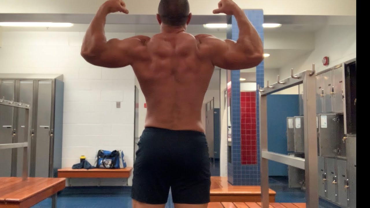 Back Days are making me wide AF. Showing off my posing trunks.