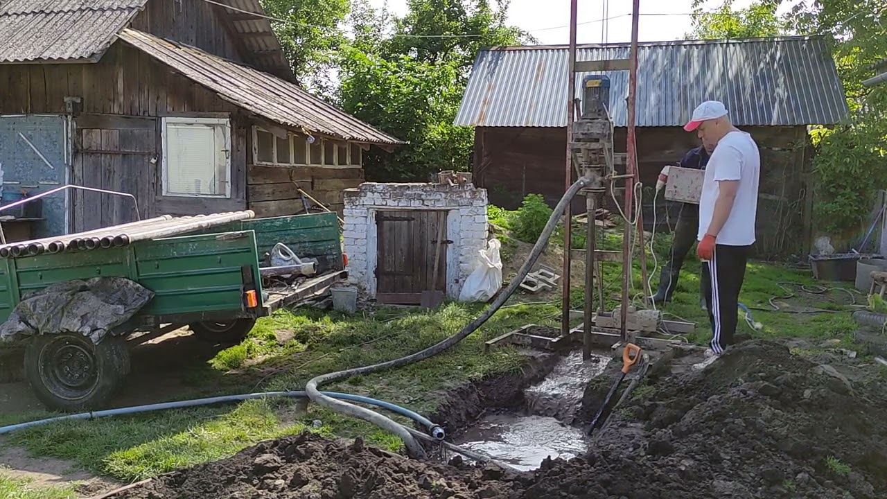 Бурение по глине прямым буром. Начало видео с 4.45.