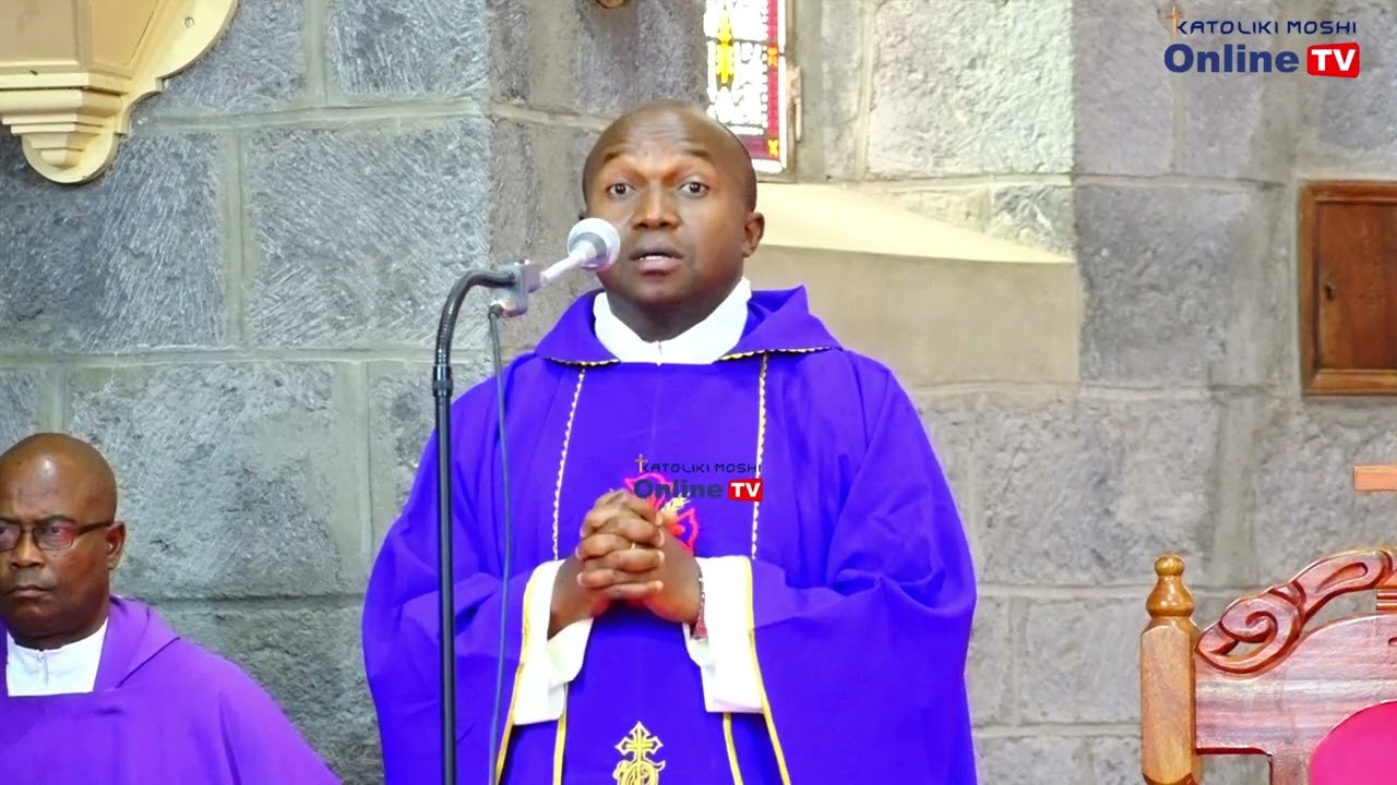 PADRE SAIMON NGAWIO AKITOA NENO LA SHUKRANI KATKA MISA TAKATIFUKUMUOMBEA MAREHEMU MARGARETHA MASSAWE