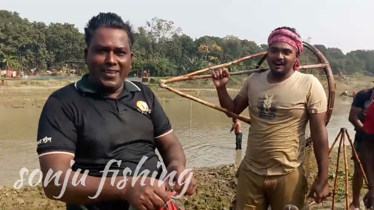 শত শত শিকারি এক সাথে মাছ শিকার চলছে অসাধারণ পরিবেশ 