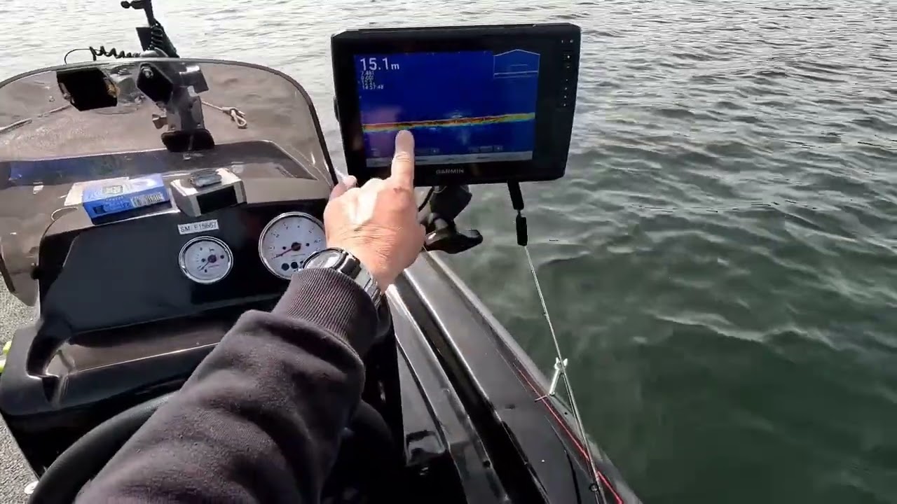 Pêche du corégone avec sondeur Garmin et live