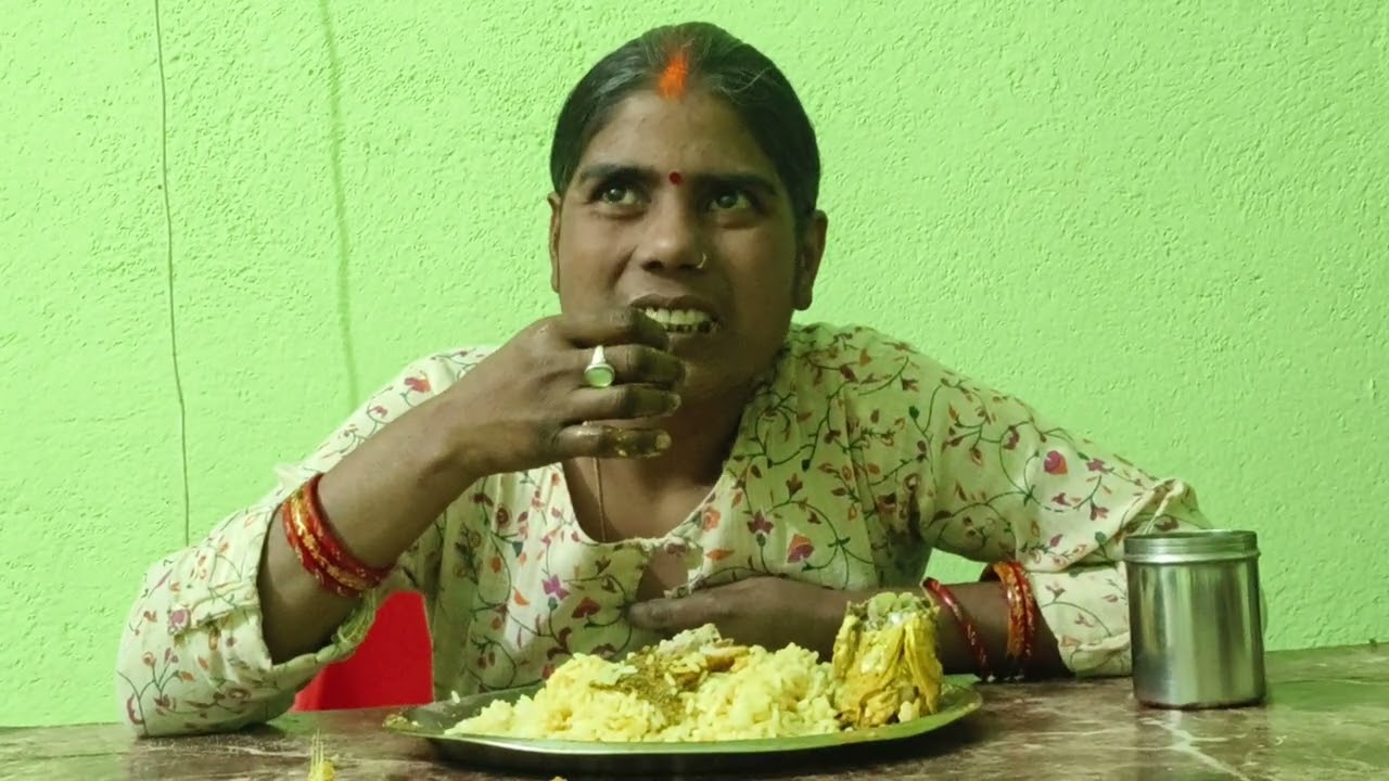 मछली चावल खा रहे हैं हमारा लॉन्ग वीडियो के आप लोग शेयर करिए दोस्तों 😭😭🙏🙏