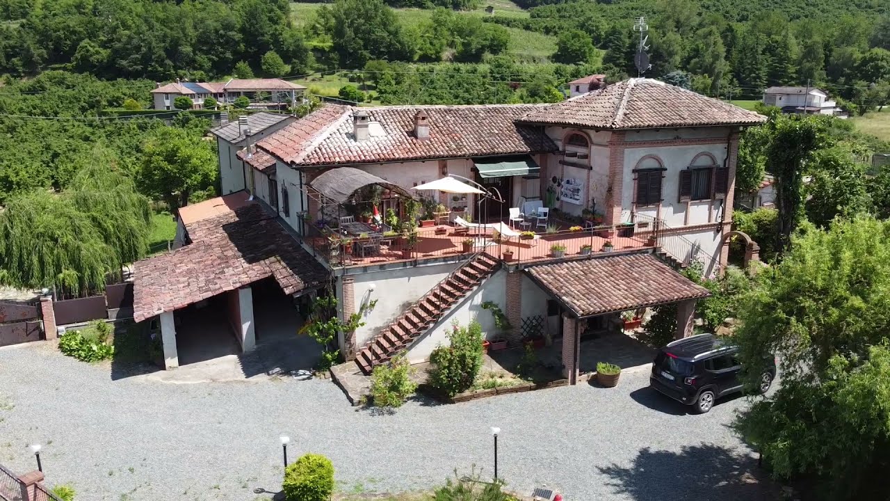 Casale in Alta Langa in Vendita - Panoramico - Piemonte, Italia