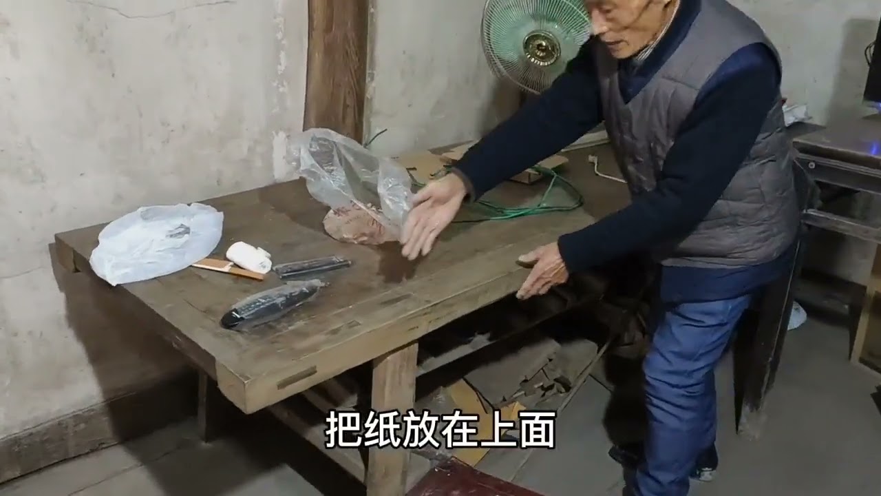 四川百年老屋，三层石木结构还住着人，屋里好多古董
