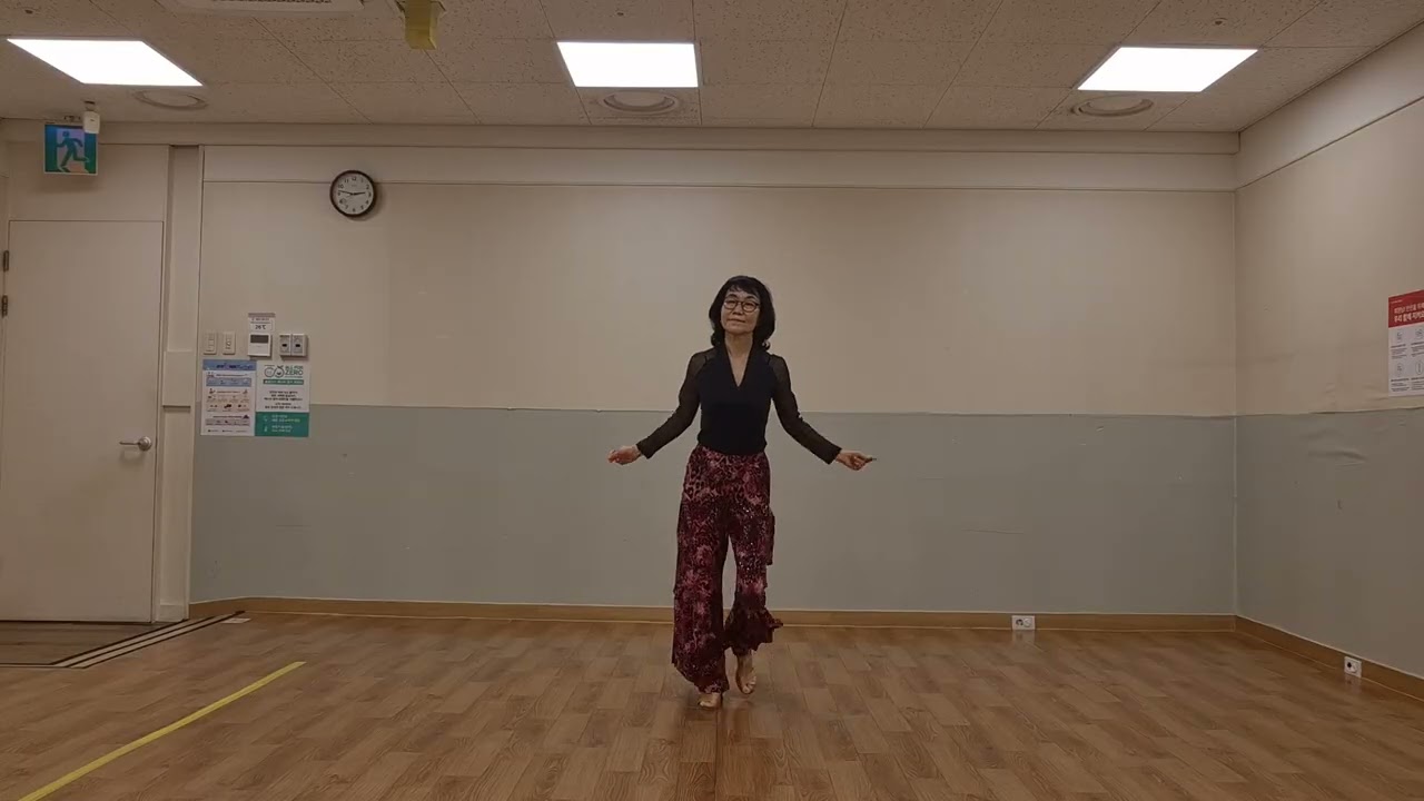 I Saw Linda Line Dance
