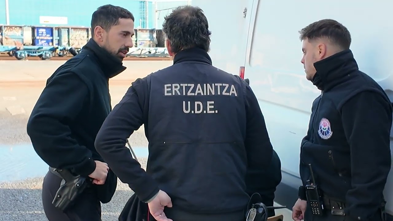 La Ertzaintza realiza en Santurtzi un simulacro de desactivación de explosivo