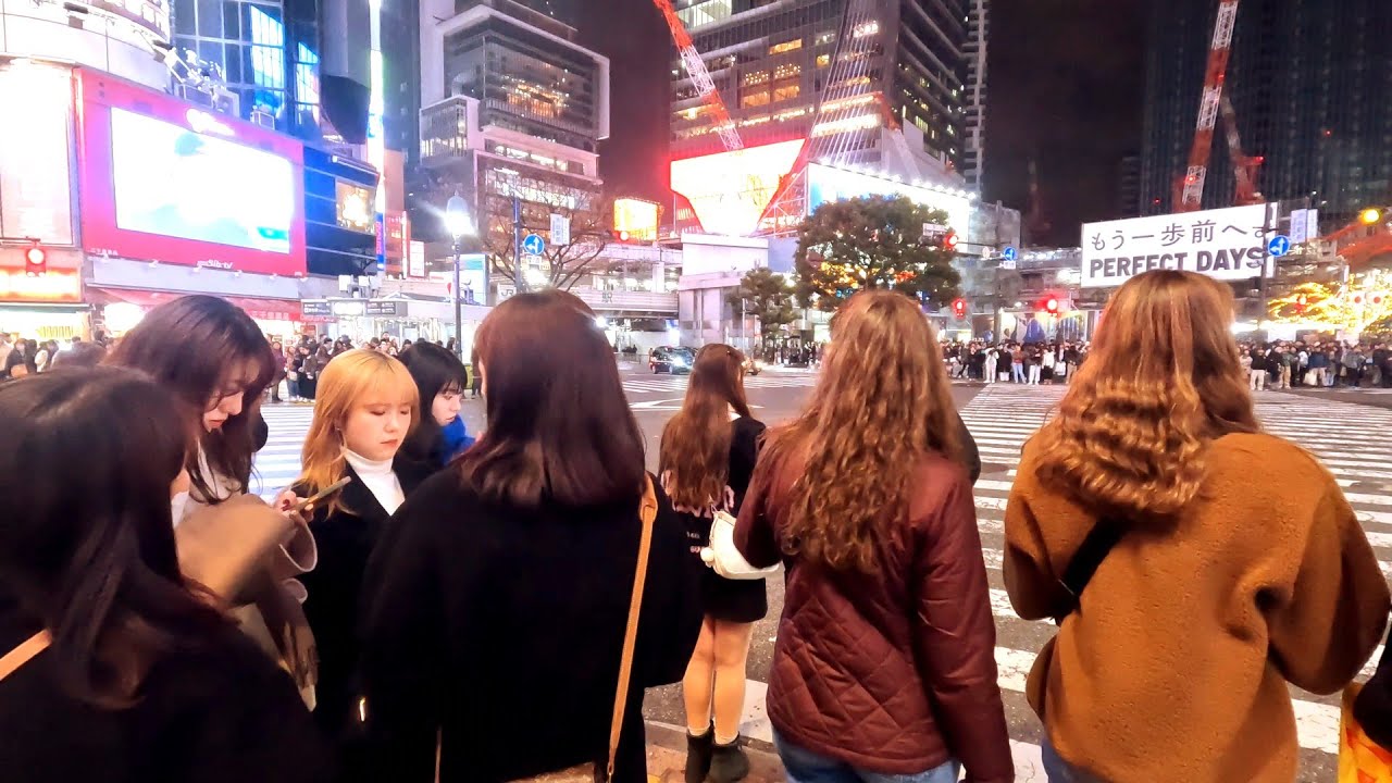 [4K] 💜🌺 Walking Tour in Shibuya city in winter Night. Tokyo, Japan 🇯🇵🍑