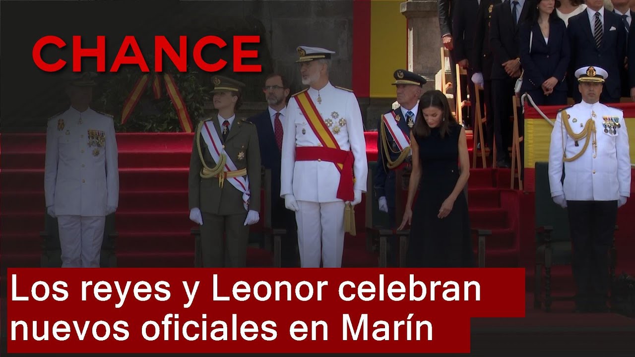Felipe VI, Letizia y Leonor presiden la entrega de despachos en la Escuela Naval de Marín