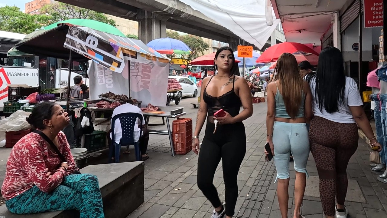 🇨🇴 I Went Too Far in Downtown Medellin Colombia