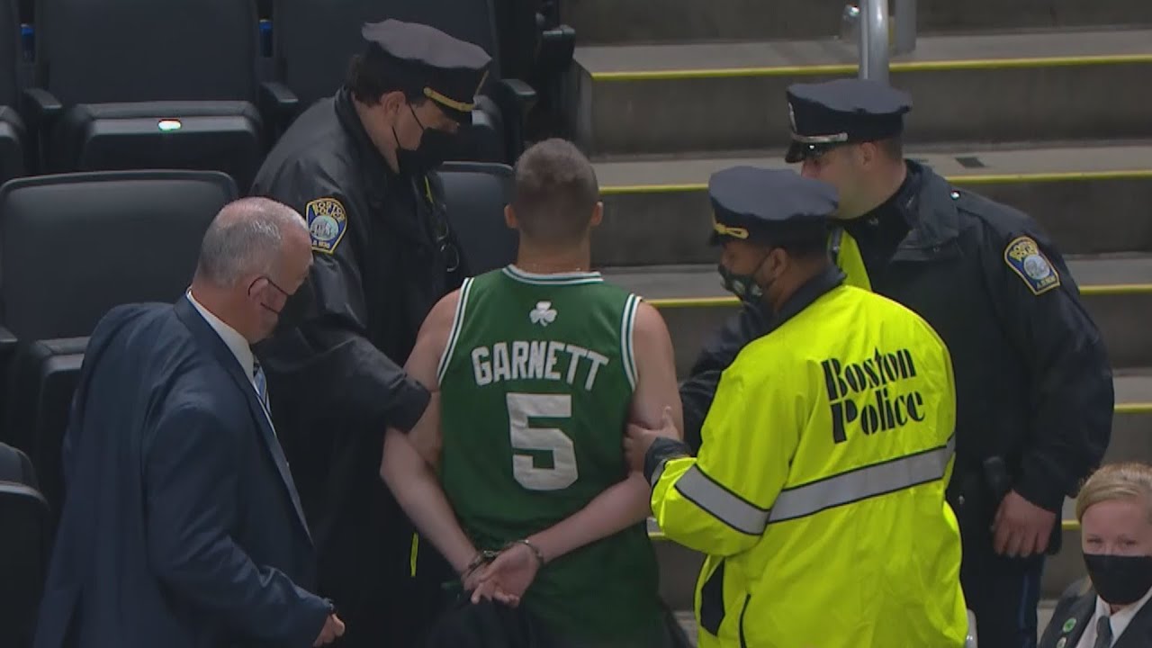 Fan Arrested Threw Bottle At Kyrie! Durant 42 Pts Kyrie 39 Game 4! 2021 NBA Playoffs