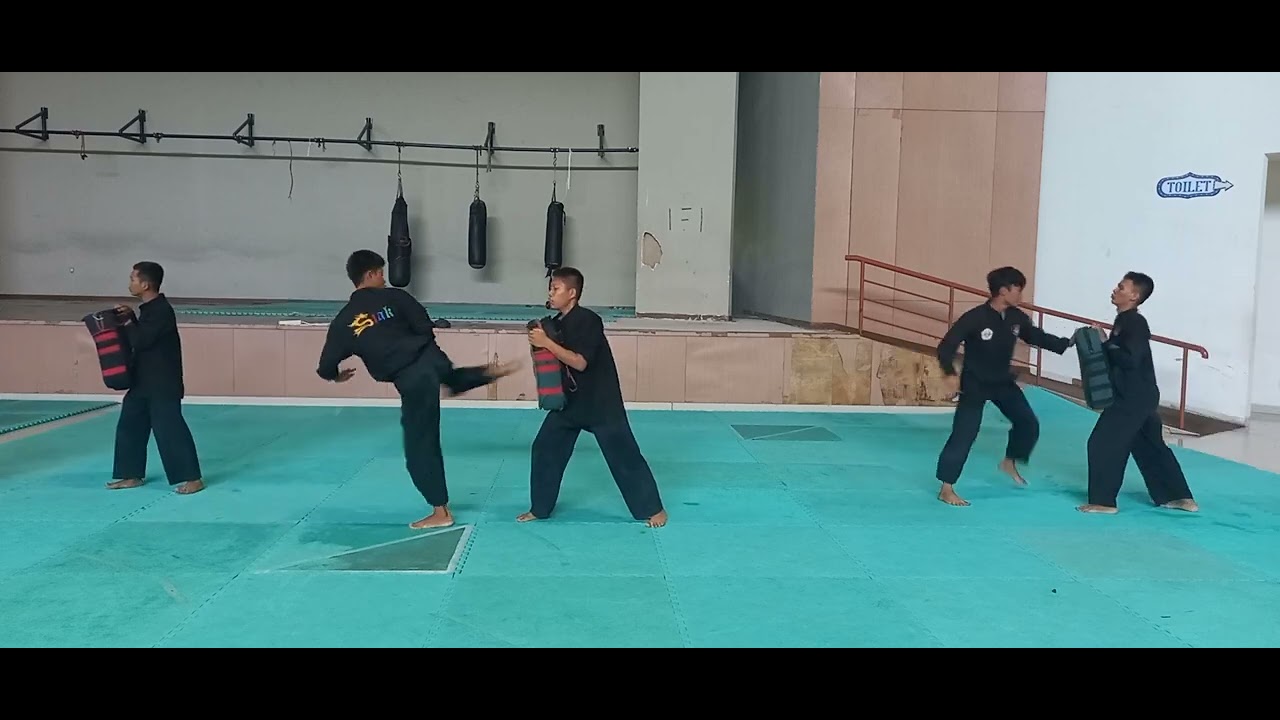 ZAKIYUDDIN 13 Depan Dalan jarak serang Serangan langsung